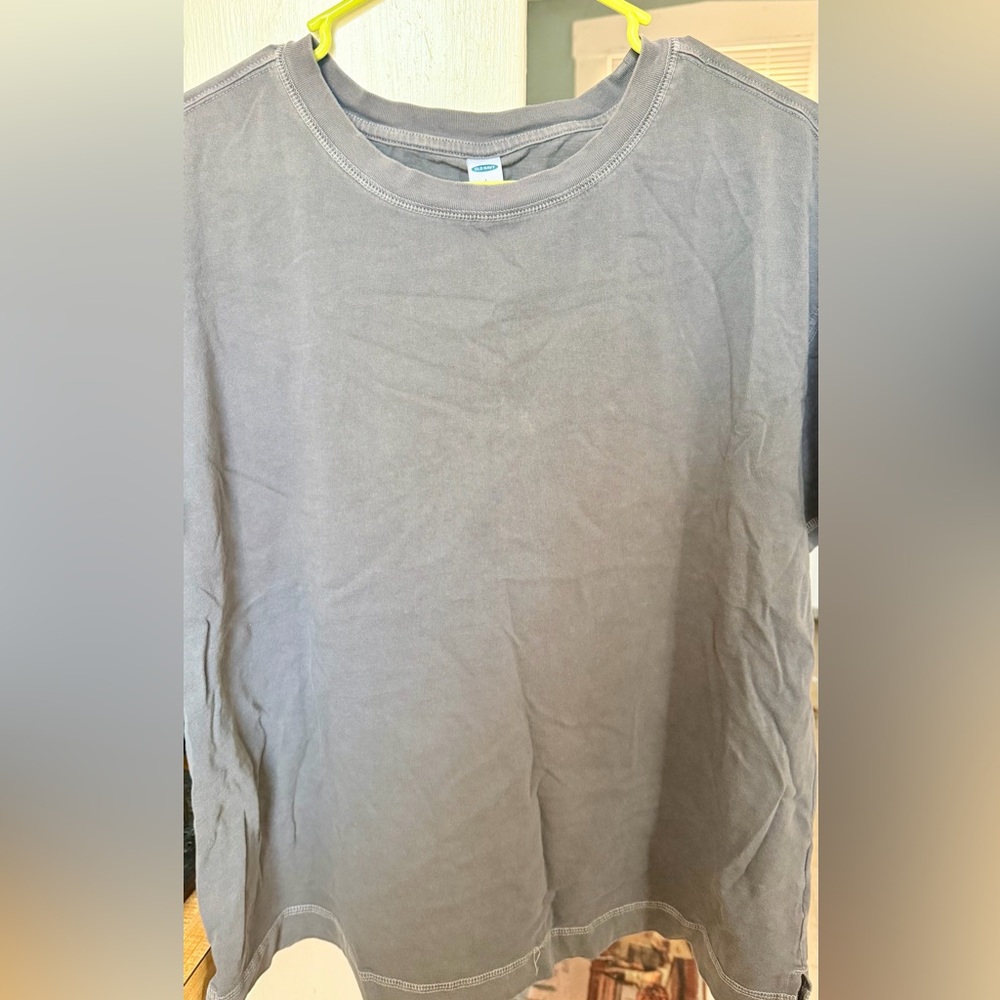 Old navy women’s baggy t shirt (L)